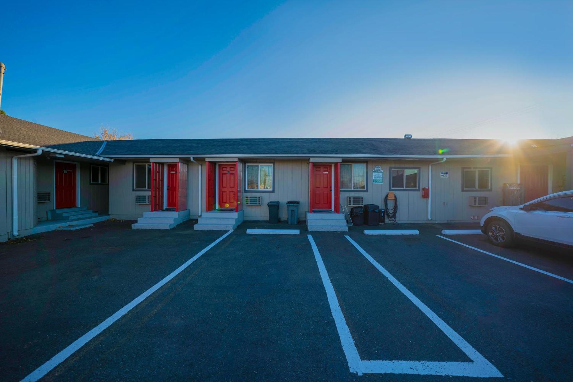 Oyo Hotel Portland Or Near Airport Gresham Exterior photo