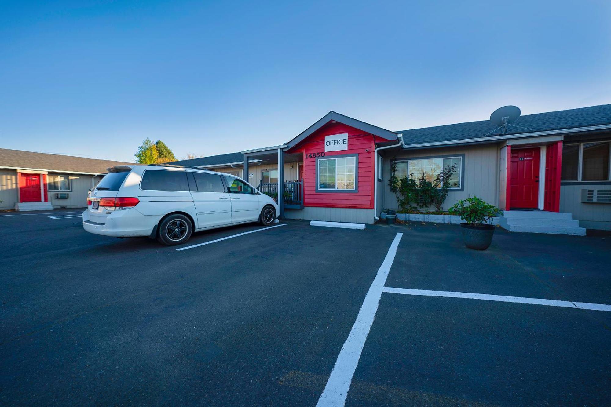 Oyo Hotel Portland Or Near Airport Gresham Exterior photo